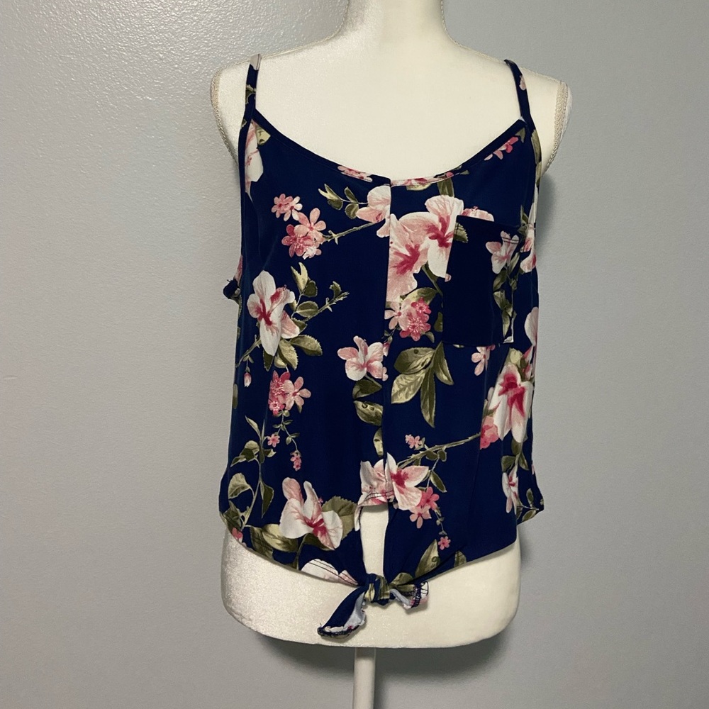 Riley and James tank with tie front and pocket. Flower print. XL,